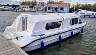 Alphacraft 31 - Evening Light 2 - 4 Berth Inland Broadland cruiser