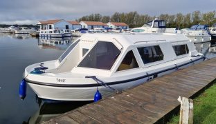 Alphacraft 31 - Evening Light 4 - 4 Berth Broads cruiser 
