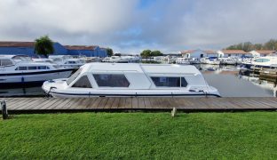 Alphacraft 31 - Evening Light 4 - 4 Berth Broads cruiser 