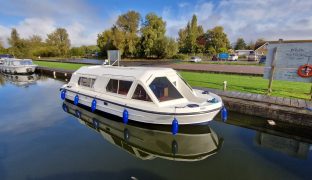 Alphacraft 31 - Evening Light 4 - 4 Berth Broads cruiser 