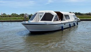 Alphacraft 31  - 4 Berth Split sliding roof cruiser 