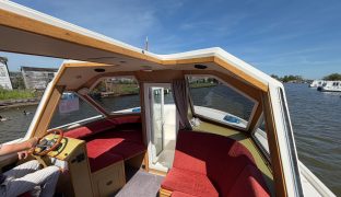 Alphacraft 31  - 4 Berth Split sliding roof cruiser 