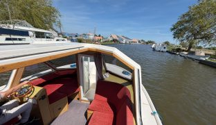 Alphacraft 31  - 4 Berth Split sliding roof cruiser 