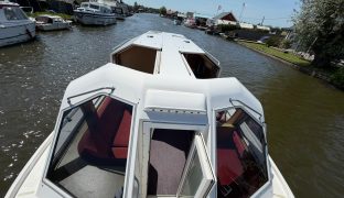 Alphacraft 31  - 4 Berth Split sliding roof cruiser 
