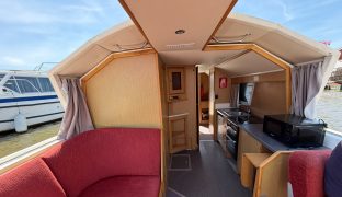 Alphacraft 31  - 4 Berth Split sliding roof cruiser 