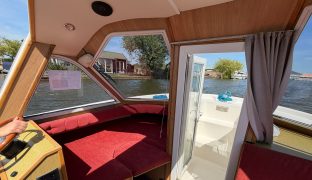 Alphacraft 31  - 4 Berth Split sliding roof cruiser 