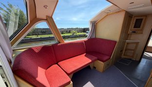 Alphacraft 31  - 4 Berth Split sliding roof cruiser 