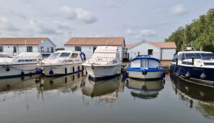 Princess 33 - Fly Bridge - Infinity - 7 Berth Princess 32 - Fly Bridge 