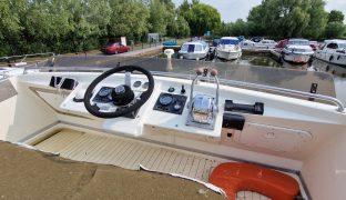 Princess 33 - Fly Bridge - Infinity - 7 Berth Princess 32 - Fly Bridge 