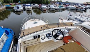 Princess 33 - Fly Bridge - Infinity - 7 Berth Princess 32 - Fly Bridge 