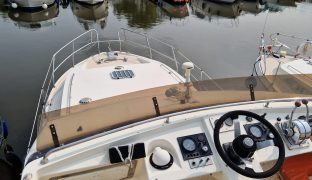 Princess 33 - Fly Bridge - Infinity - 7 Berth Princess 32 - Fly Bridge 