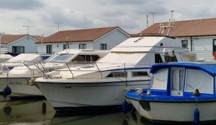 Princess 33 - Fly Bridge - Infinity - 7 Berth Princess 32 - Fly Bridge 