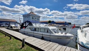 Viking 26 Wide Beam - YOSHI - 5 Berth Inland cruiser 