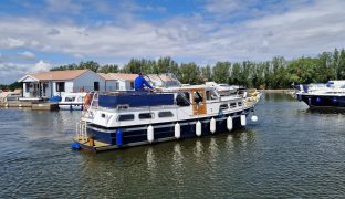 PEDRO - MISTY BLUE - 4 Berth Cruiser