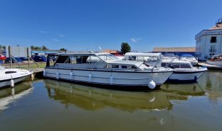 Bounty Buccaneer 34 - Yarn Spinner II - 4 Berth Inland Cruiser