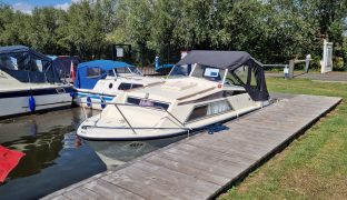 Fairline Vixen - Clearny - 2 Berth Inland cruiser