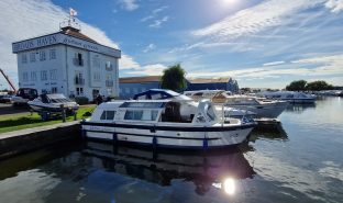 Dawn Of Light 2 - 4 Berth Inland Cruiser