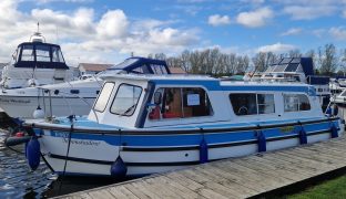 Hampton Safari MK II - Moonshadow - 4 Berth Inland cruiser