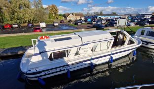 Alphacraft 34 - Shimmering Light 2 - 2 Berth Boat