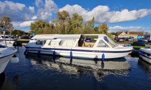 Alphacraft 34 - Shimmering Light 2 - 2 Berth Boat