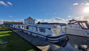 Alphacraft 34 - Shimmering Light 2 - 2 Berth Boat