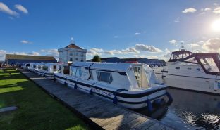 Alphacraft 34 - Shimmering Light 2 - 2 Berth Boat