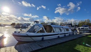 Alphacraft 34 - Shimmering Light 2 - 2 Berth Boat