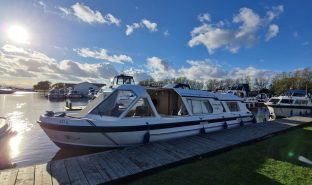 Alphacraft 34 - Shimmering Light 2 - 2 Berth Boat