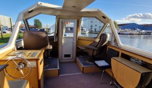 Alphacraft 34 - Shimmering Light 2 - 2 Berth Boat