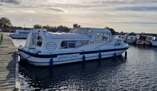 Alphacraft 35 CC - Eastern Light 2  - 5 Berth Inland River Cruiser 
