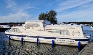 Alphacraft 35 CC - Eastern Light 2  - 5 Berth Inland River Cruiser 