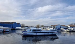 Fair Entrepreneur 40 - Delight 2 - 8 Berth Inland river cruiser