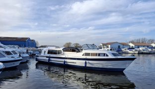 Fair Entrepreneur 40 - Delight 2 - 8 Berth Inland river cruiser