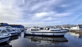 Fair Entrepreneur 40 - Delight 2 - 8 Berth Inland river cruiser