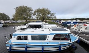 Hampton Safari MK II - Moonshadow - 4 Berth Inland cruiser