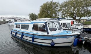Hampton Safari MK II - Moonshadow - 4 Berth Inland cruiser