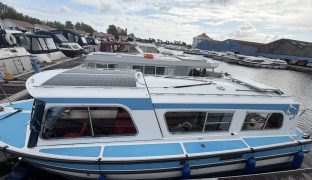 Hampton Safari MK II - Moonshadow - 4 Berth Inland cruiser