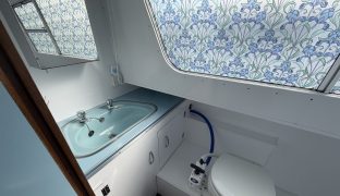 Hampton Safari MK II - Moonshadow - 4 Berth Inland cruiser