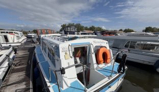 Hampton Safari MK II - Moonshadow - 4 Berth Inland cruiser