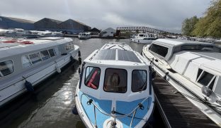 Hampton Safari MK II - Moonshadow - 4 Berth Inland cruiser