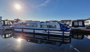 Aquafibre Entrepreneur 44 - Hakuna Matata - 10 Berth Inland Cruiser