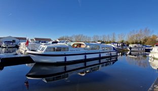 Aquafibre Entrepreneur 44 - Hakuna Matata - 10 Berth Inland Cruiser