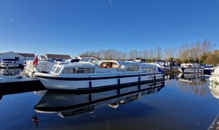 Aquafibre Entrepreneur 44 - Hakuna Matata - 10 Berth Inland Cruiser