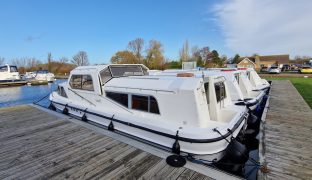 Alphacraft 35 CC - SWIFT - 2 Berth Sliding canopy, center cockpit inland river cruiser