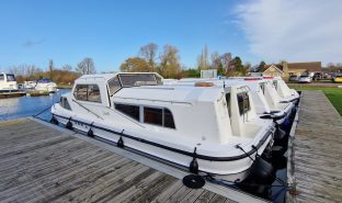 Alphacraft 35 CC - SWIFT - 2 Berth Sliding canopy, center cockpit inland river cruiser