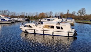 Alphacraft 35 CC - SWIFT - 2 Berth Sliding canopy, center cockpit inland river cruiser