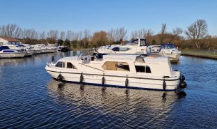 Alphacraft 35 CC - SWIFT - 2 Berth Sliding canopy, center cockpit inland river cruiser