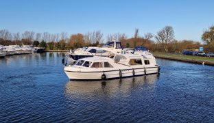 Alphacraft 35 CC - SWIFT - 2 Berth Sliding canopy, center cockpit inland river cruiser