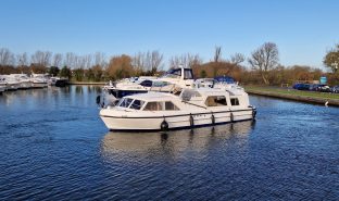 Alphacraft 35 CC - SWIFT - 2 Berth Sliding canopy, center cockpit inland river cruiser