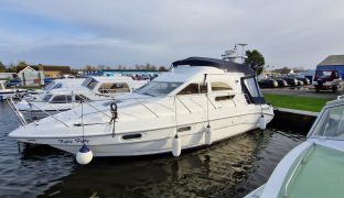 Sealine 330 Statesman - Fifty Fifty - 6 Berth Flybridge motor cruiser
